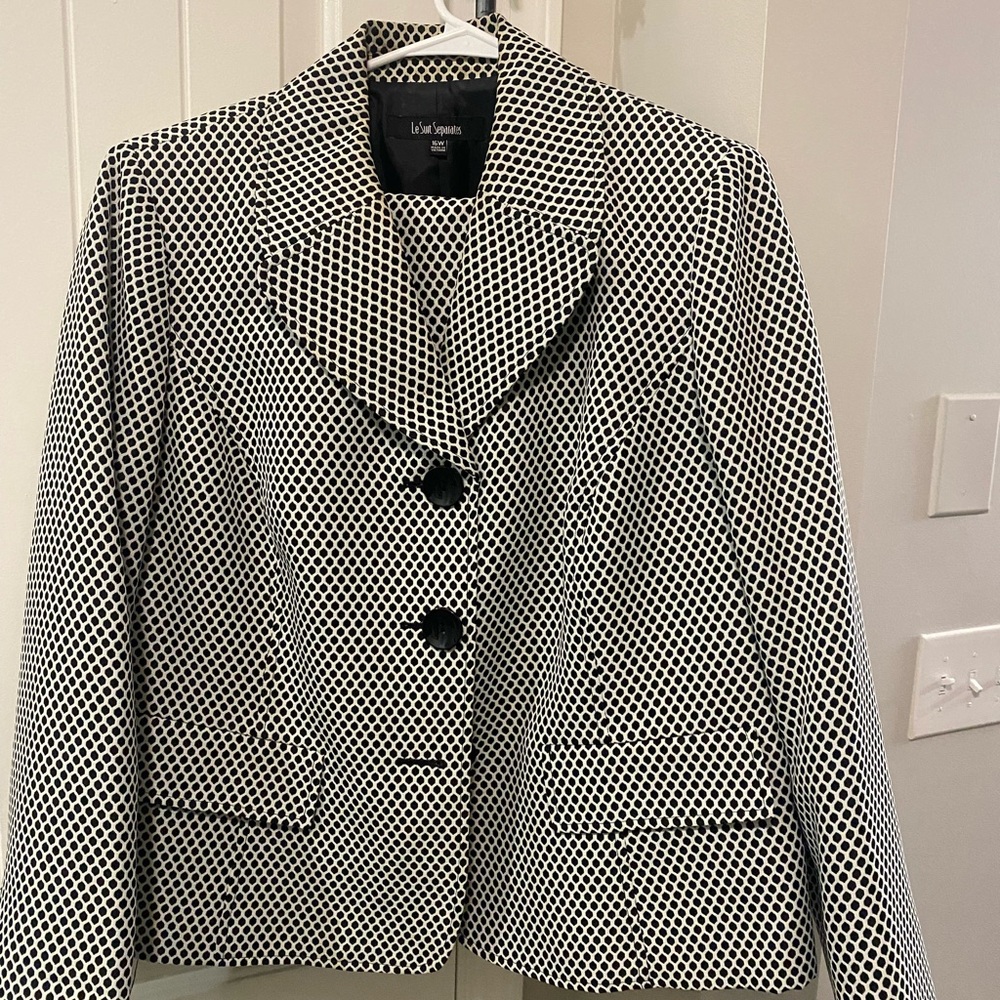 Le Suit Black and White Patterned Blazer